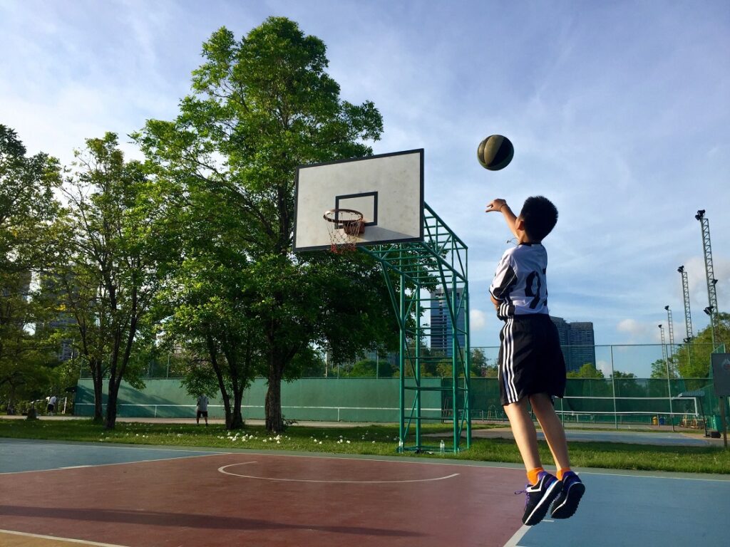 5 Manfaat Olahraga Basket untuk Anak agar tetap Bugar