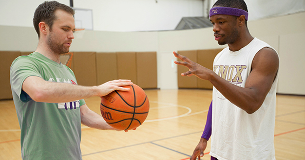 Cara Memegang Bola Basket yang Baik Dan Benar